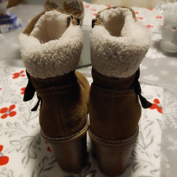 White Mountain Joker II Taupe Sued Boots Size 8.5. - Picture 4 of 13